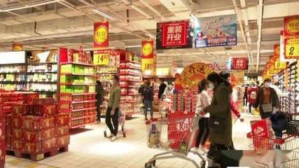 節(jié)日優(yōu)惠活動(dòng)多，商場超市銷售旺，日用百貨喜迎消費(fèi)熱潮